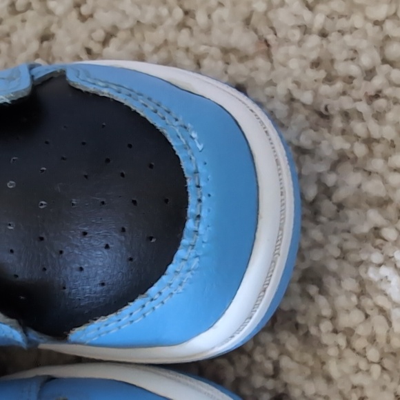 Jordan AJ 1 Mid Toddler Size 10c - Picture 11 of 12